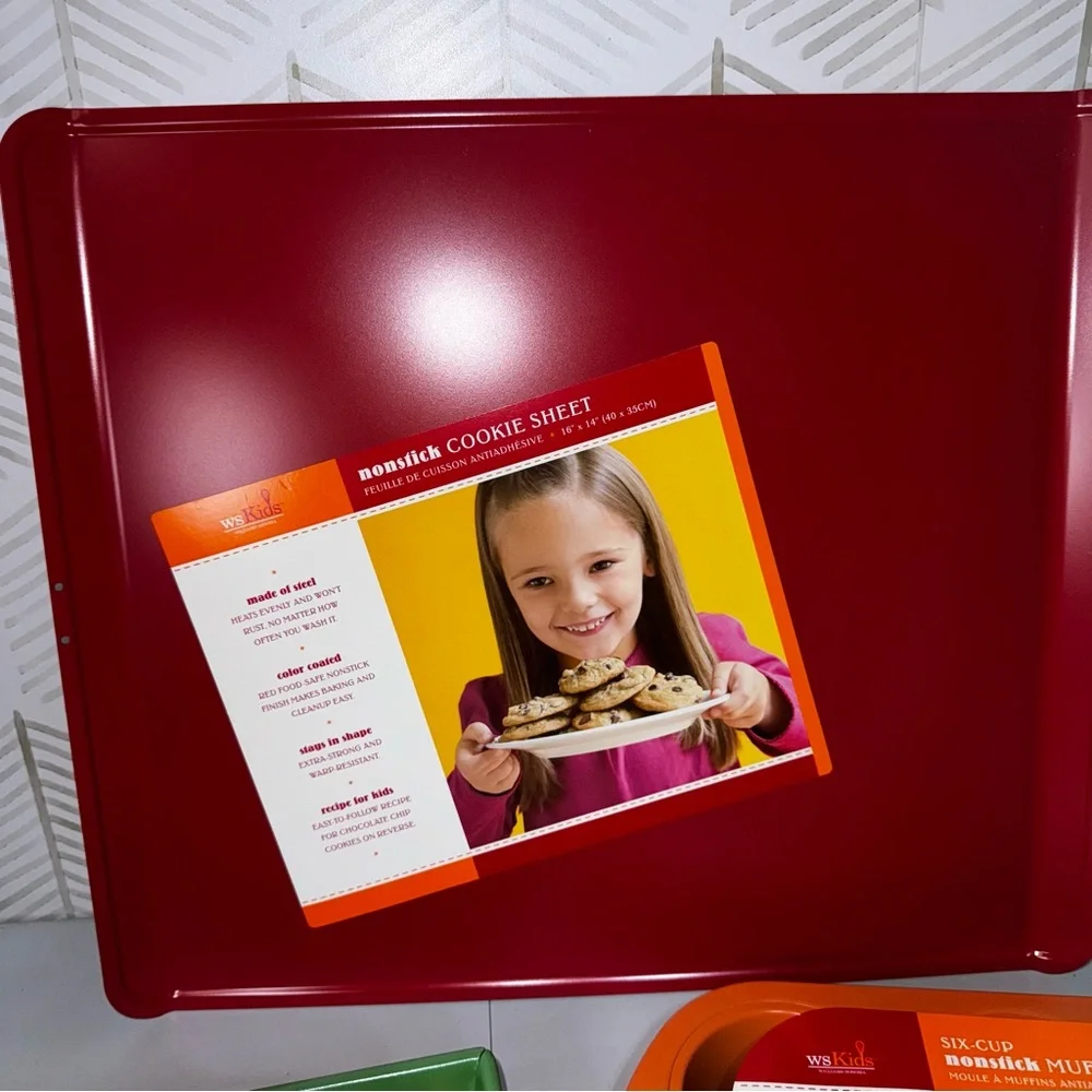 Williams Sonoma Bakeware Kids 3 Pieces Cookie Sheet, Muffin Tin & Brownie Pan‎